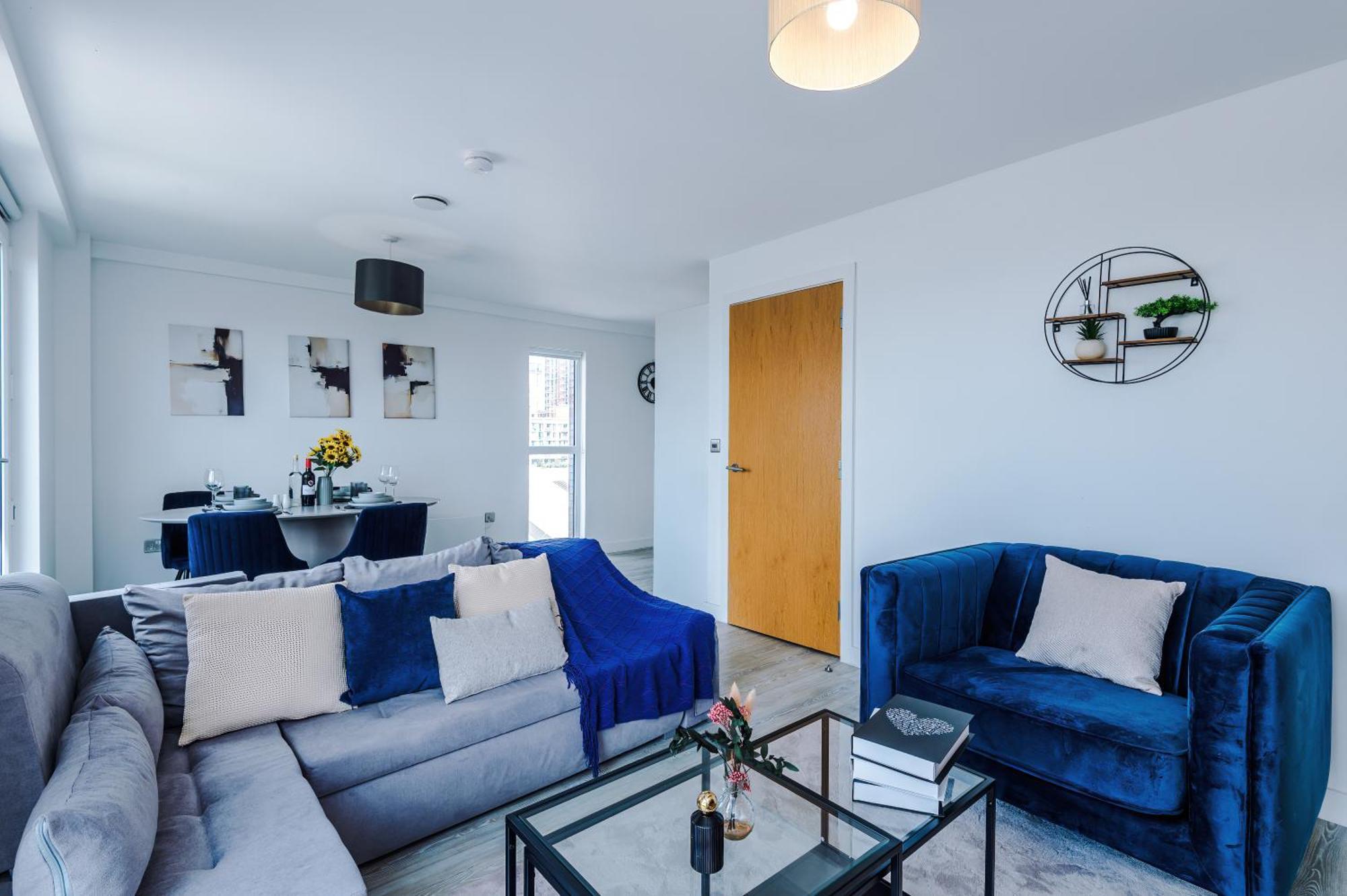 2br Chic And Stylish In Salford, Wifi, Kitchen, Parking With View Apartment *