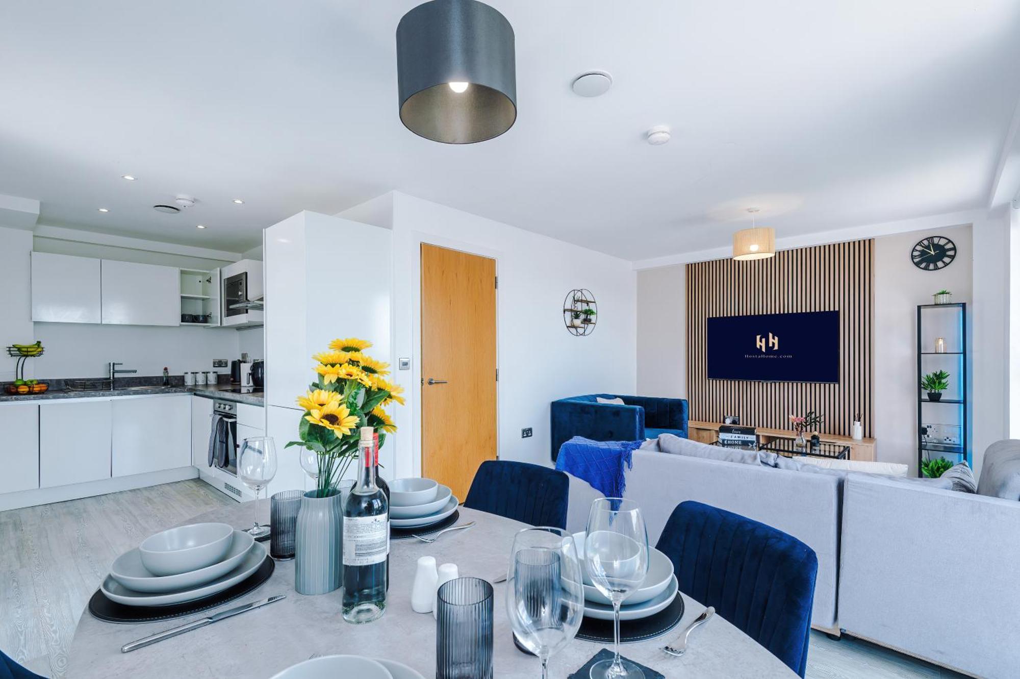 2br Chic And Stylish In Salford, Wifi, Kitchen, Parking With View Apartment Manchester