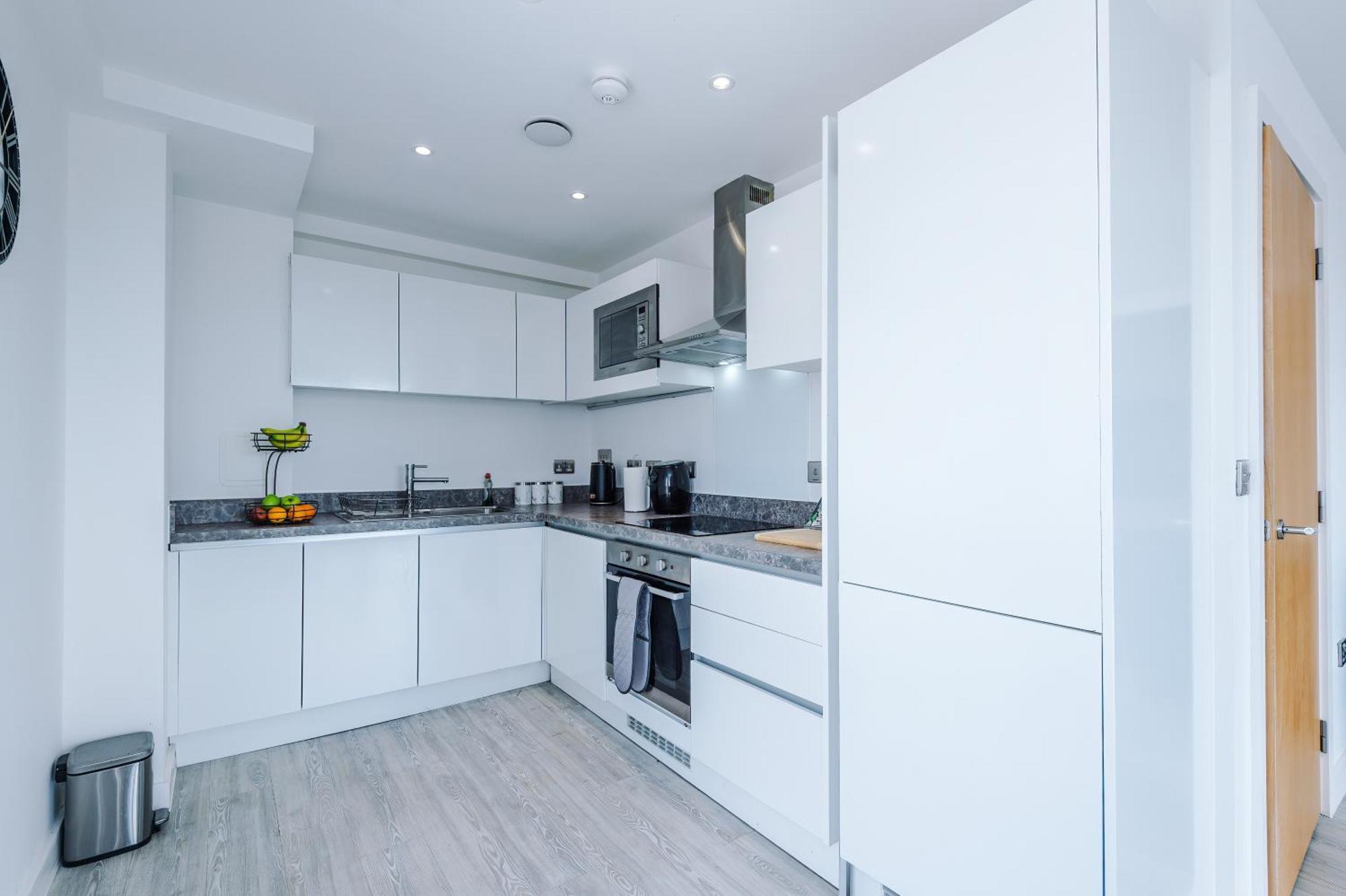 Apartment 2br Chic And Stylish In Salford, Wifi, Kitchen, Parking With View Manchester