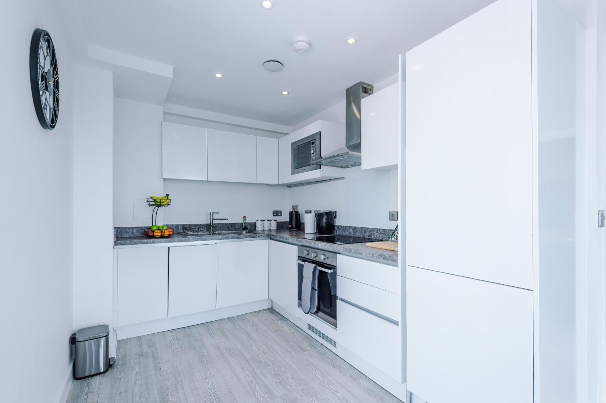 2br Chic And Stylish In Salford, Wifi, Kitchen, Parking With View Apartment Manchester